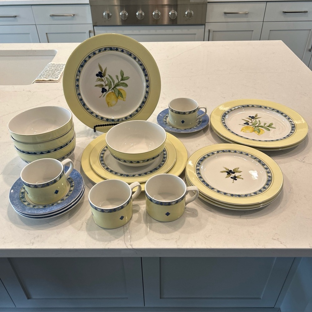 Royal Doulton Carmina setting for 4